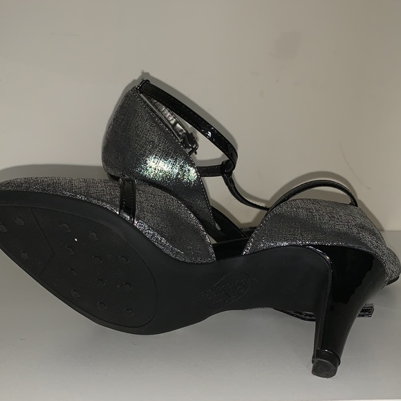 Heels - Picture 3 of 3